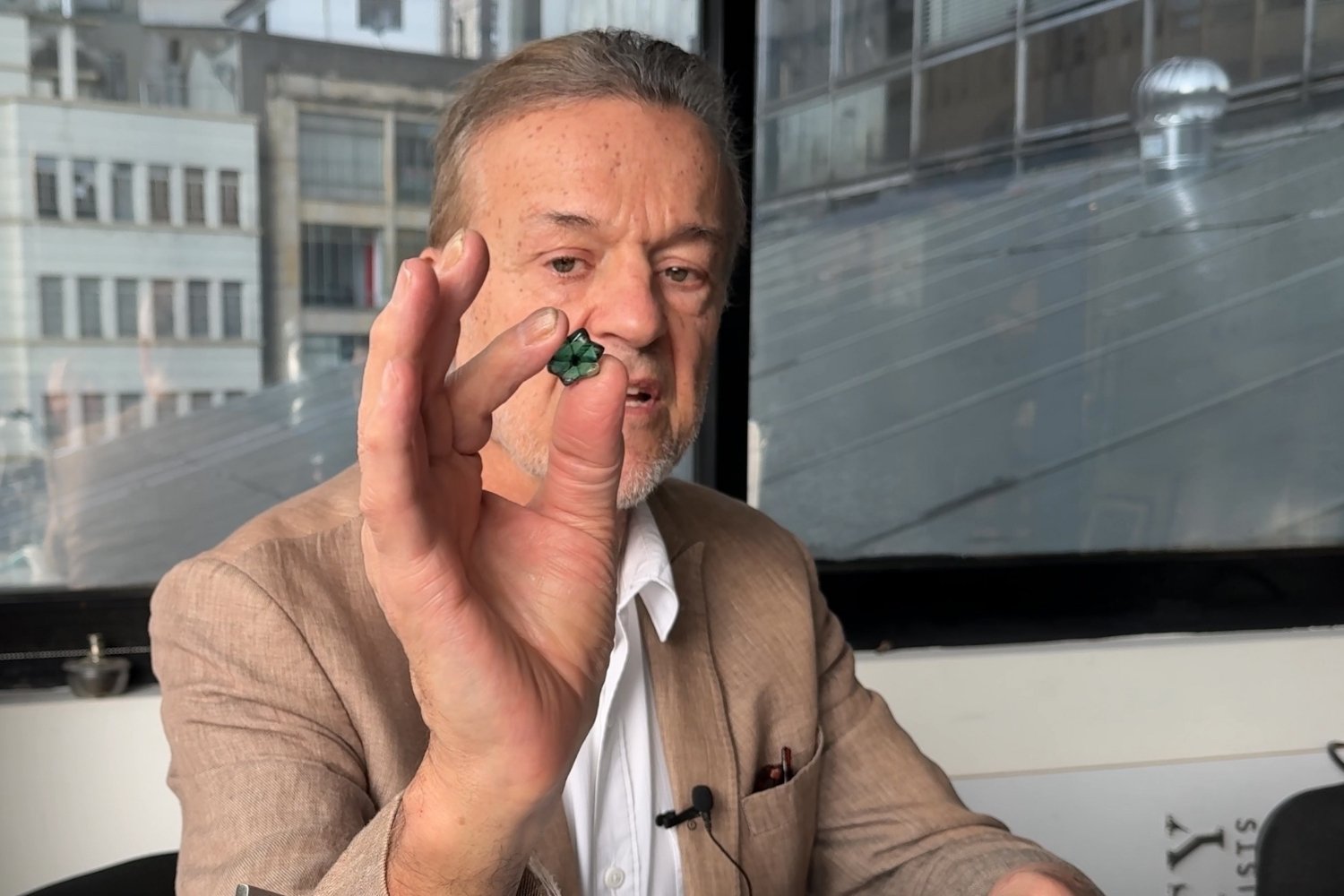 Ron Ringsrud presents a magnificent colombian emerald trapiche